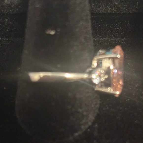 Elegant Pink Stone Ring - Picture 3 of 4